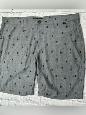 TRAVIS MATHEW mens size 40 shorts